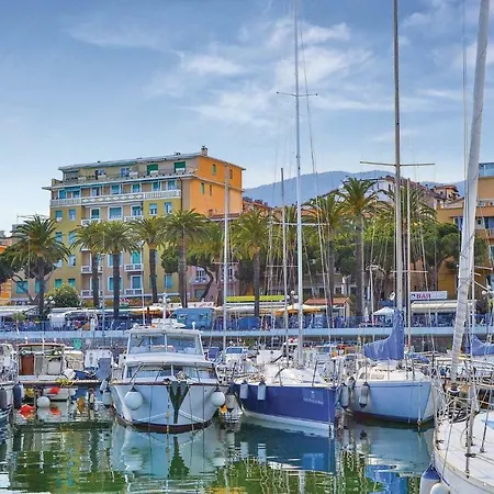 Apartamento Awesome In W/ 1 Bedrooms *